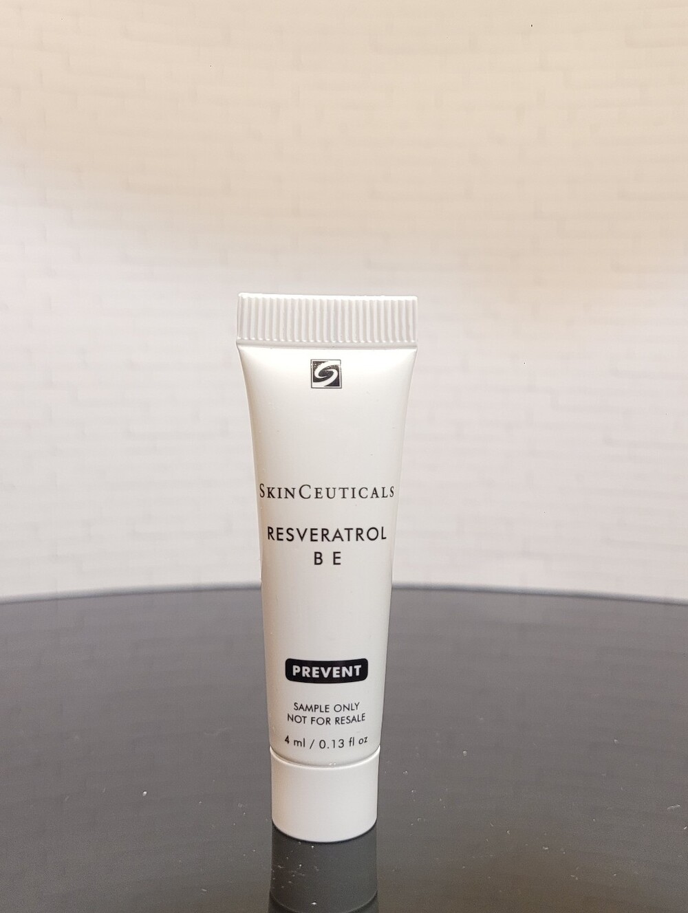 SkinCeuticals Resveratrol BE - White